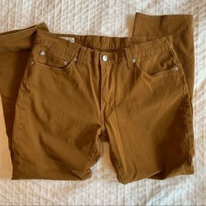 Levi’s 511 33x30 in ochre color.